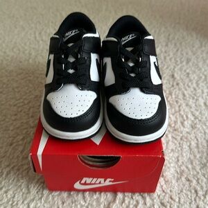 Nike Dunks (pandas) for little kids